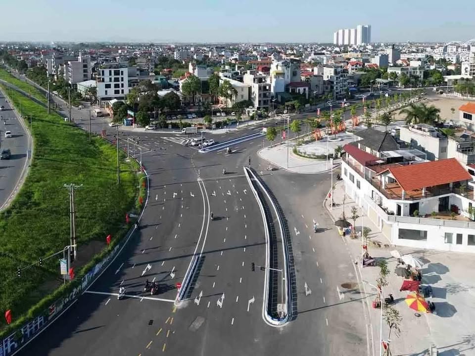 Đất Ngọc Thụy Long Biên 83m² giá 15.6 tỷ - Vỉa hè ô tô rộng rãi!