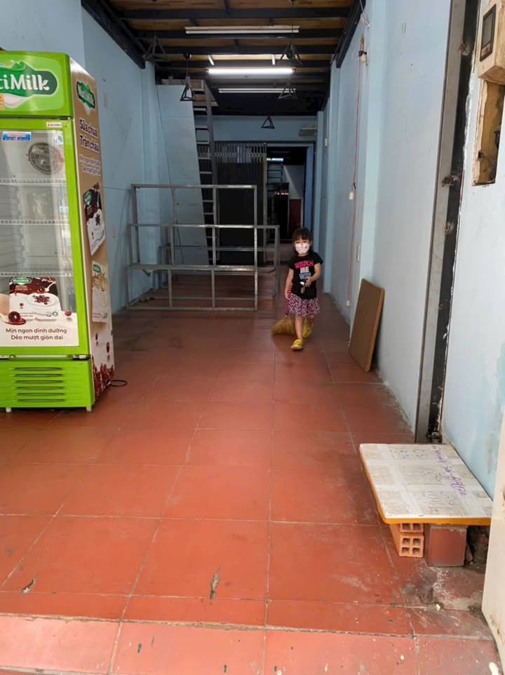 Bán Nhà Mặt Tiền Tôn Đản, Quận 4, Diện Tích 57m², Chỉ 6.5 Tỷ - Khu Kinh Doanh Sầm Uất!