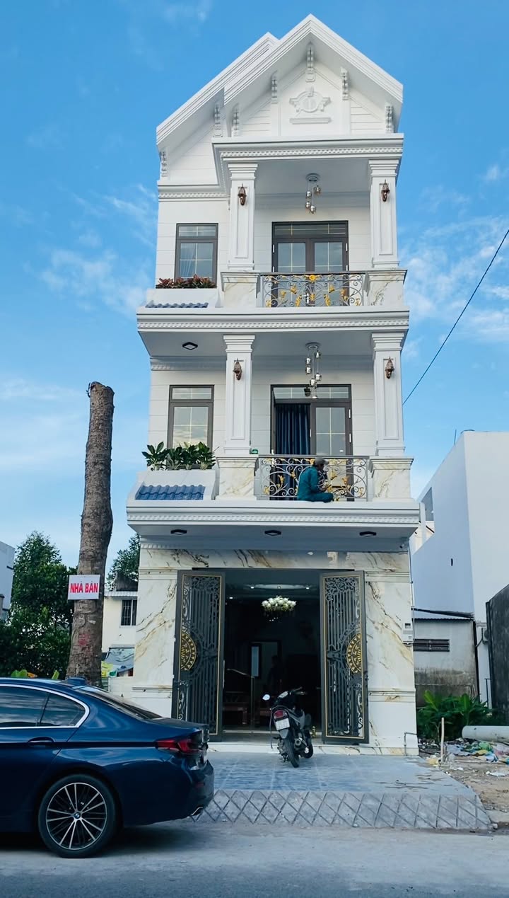 Nhà 1 Trệt 2 Lầu KDC Hồng Loan Cần Thơ 80m² giá 5.95 tỷ - Nhà mới hoàn thiện, full nội thất!