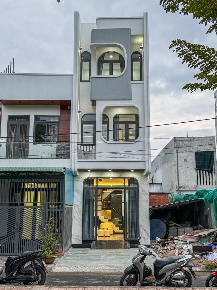 Nhà 3 tầng hiện đại KDC Hưng Phú Cái Răng - Cần Thơ 60m² giá 4.699 tỷ - Tặng nội thất đầy đủ!