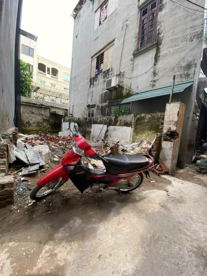 Đất Phú Diễn, Bắc Từ Liêm 40m² giá 5 tỷ - Ô tô đỗ cổng, Sổ đỏ chính chủ!