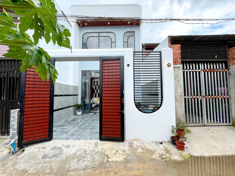 Nhà mới xây 80m² tại Đức Hòa, Long An - Giá 1.99 tỷ, sổ hồng riêng!