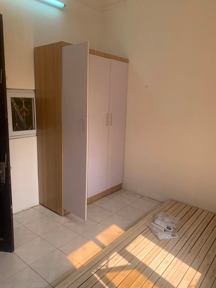 Phòng trọ Văn Cao Ba Đình 18m² giá 2.4 triệu - Gần chợ, tiện nghi đầy đủ!