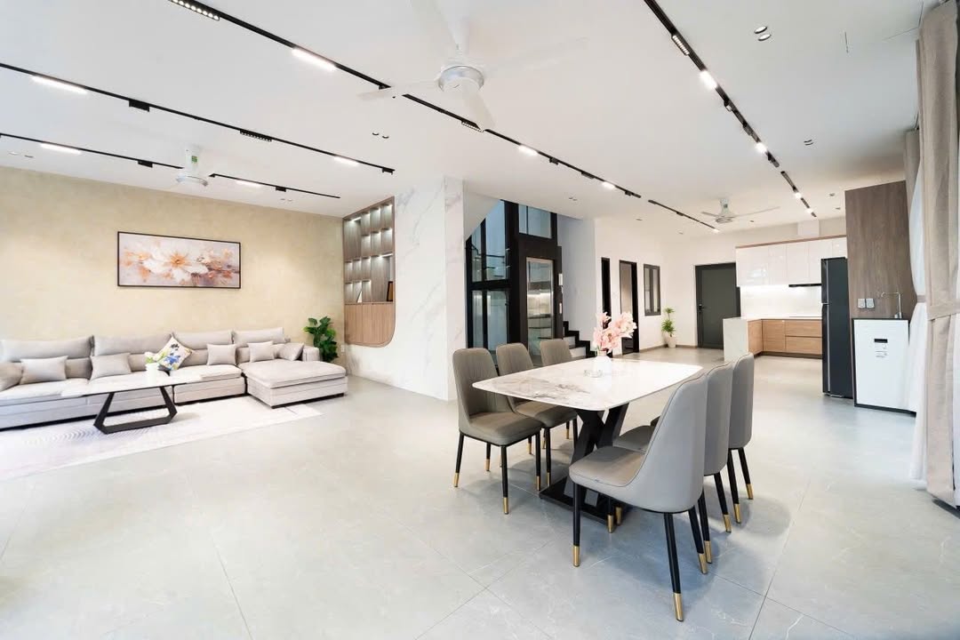 Cho thuê villa 6 phòng ngủ tại KDC Trung Sơn, Bình Chánh - Sang trọng, ở ngay!