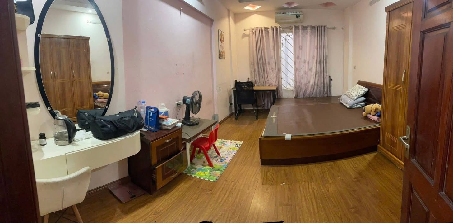 Nhà nguyên căn cho thuê tại ngõ 543 Lĩnh Nam, Hoàng Mai 30m² - Nội thất đầy đủ, chính chủ!