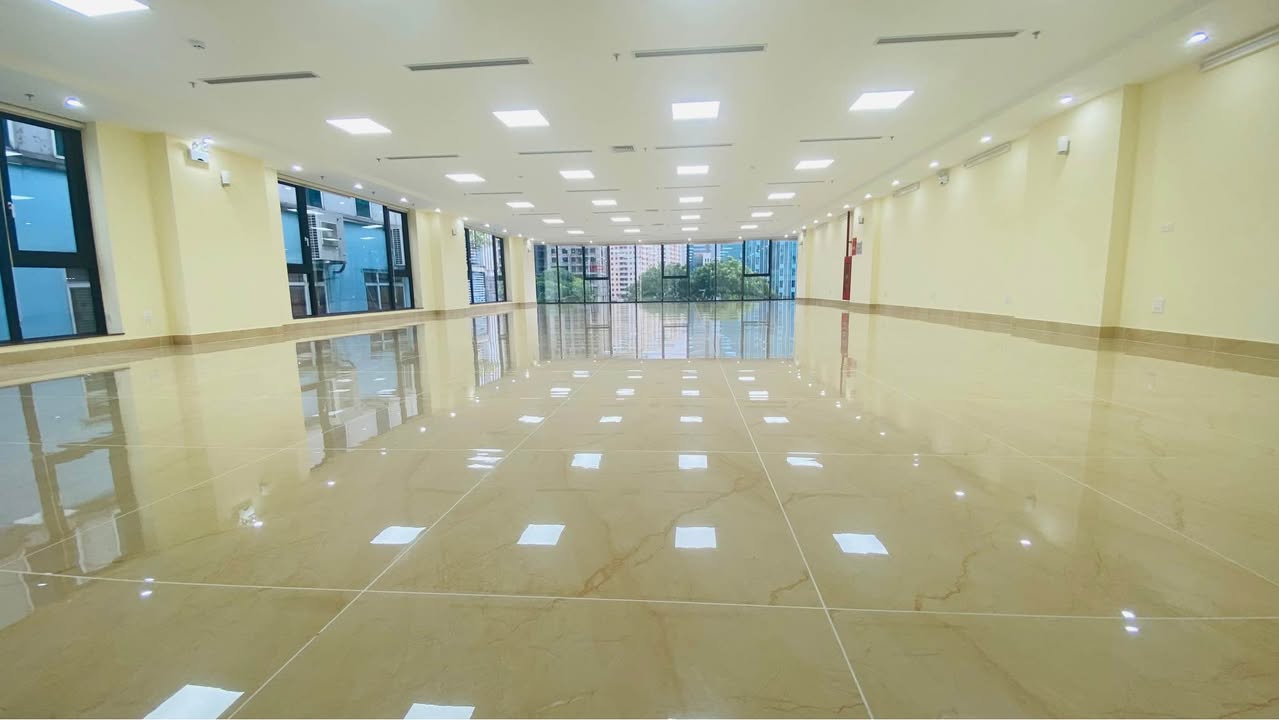 Cho thuê văn phòng 270m² đường Hoàng Ngân, Thanh Xuân - Tòa nhà siêu đẹp, PCCC đầy đủ!