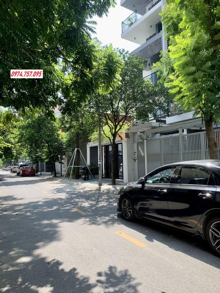 Đất nền Giang Biên - Long Biên 64m² giá 15 tỷ - Cơ hội đầu tư hiếm có!