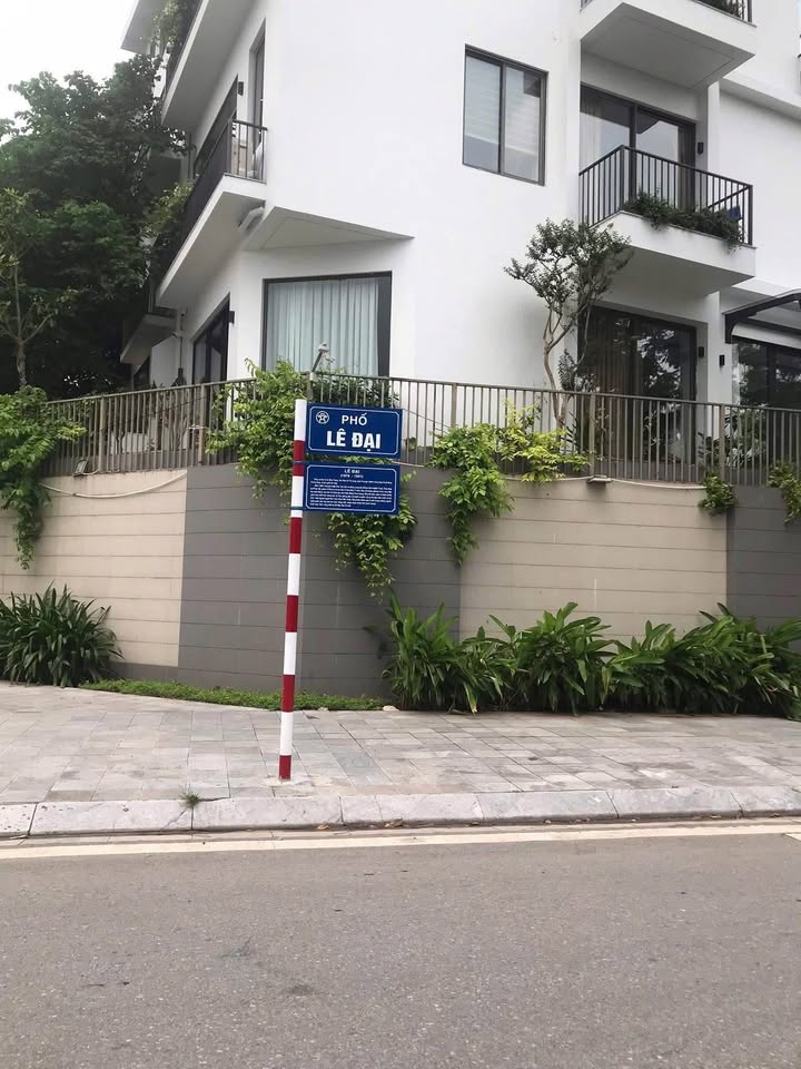 Cho thuê nhà nguyên căn 5 tầng mặt phố Lê Đại 50m² - Thiết kế đẹp, tiện nghi đầy đủ!