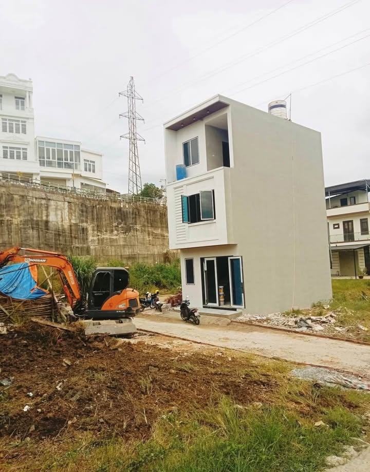 Nhà 3 tầng ngõ 48 Vũ Văn Hiếu, Hà Tu 45m² giá 2 tỷ - Đường ô tô, giao thông thuận lợi!