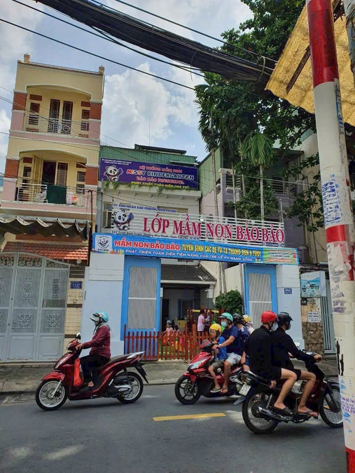 Nhà mặt tiền Trịnh Đình Trọng, Tân Phú 176m² giá 24 tỷ - Đang cho thuê trường mầm non