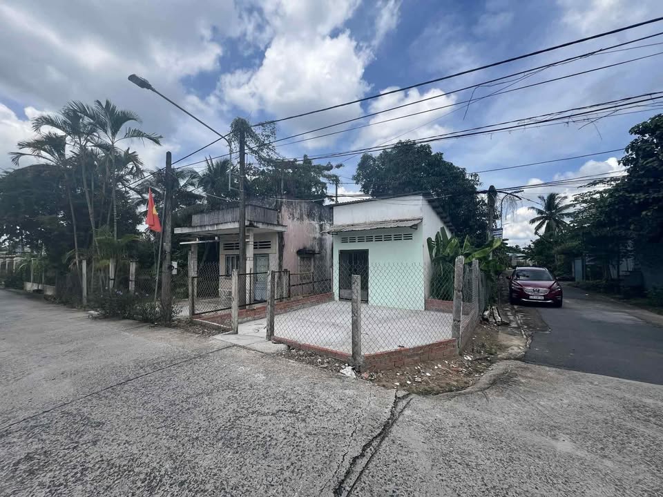 Đất góc 2 mặt tiền phường 2 Cai Lậy 384m² giá chỉ 3 tỷ - Diện tích rộng, tiện ích đầy đủ!