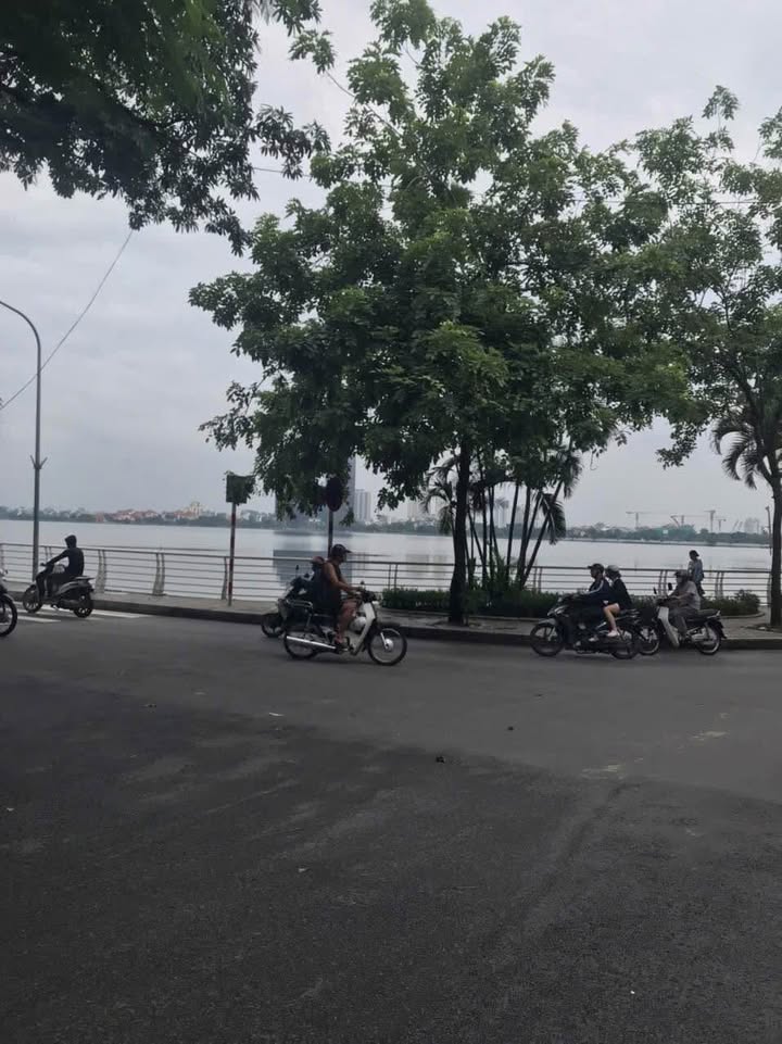 FrontHouse Trích Sài Tây Hồ 140m² - Giá thỏa thuận, view Hồ Tây đẹp mắt!