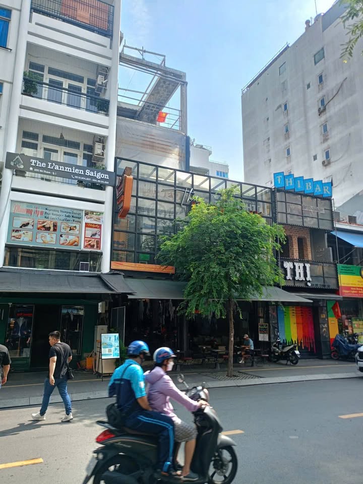 Bán nhà mặt tiền Đề Thám 181m² giá 150 tỷ - Dòng tiền ổn định