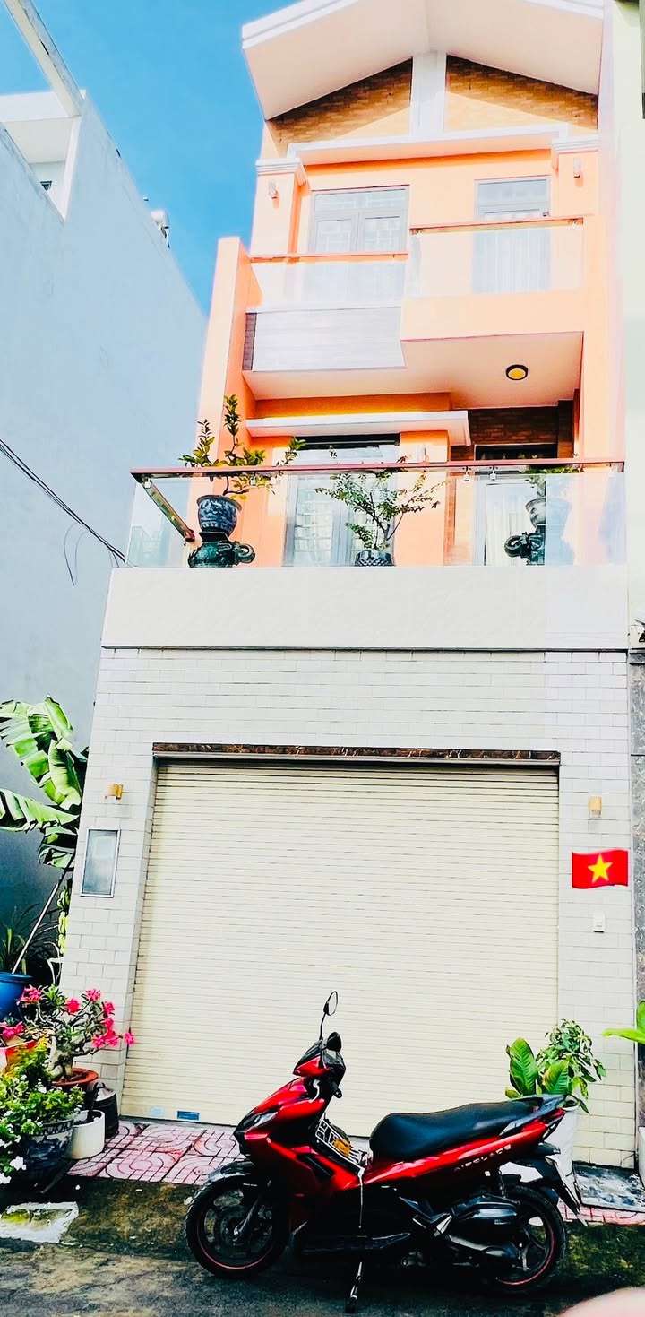 Nhà phố 4 tầng kiên cố tại Phú Hữu, Quận 9, 64m² giá 8.6 tỷ - Hẻm xe hơi cực đẹp!