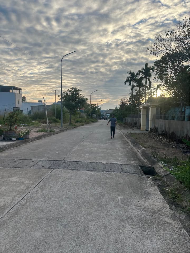 Đất Tái Định Cư Khu 1 Hải Hoà 100m² giá 1.5 tỷ - Đường lớn, dân cư đông đúc!