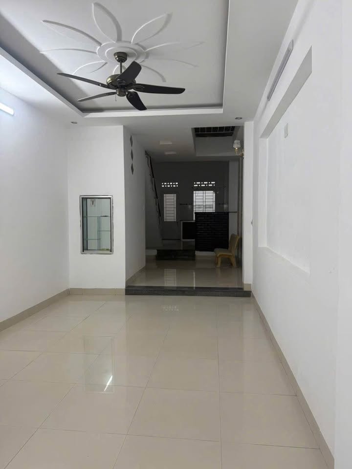 Cho thuê nhà phố 3 tầng Mê Linh Nha Trang 87m² giá 25 triệu - Kinh doanh sầm uất ngay trung tâm!