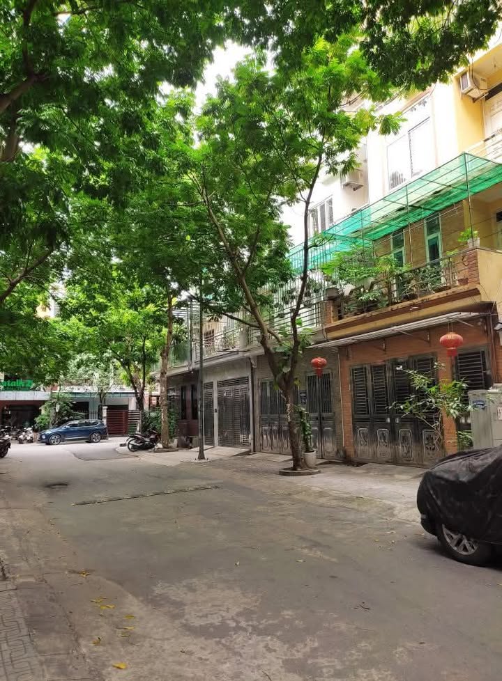 Nhà liền kề Khu đô thị Xa La 76m² giá thỏa thuận - Ô tô dừng đỗ thoải mái!