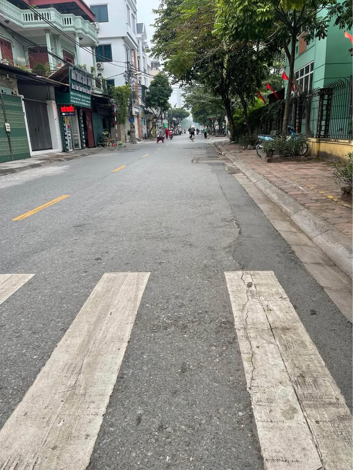 Đất nền Giang Biên 136m² giá 7 tỷ - Đầu tư sinh lời lý tưởng!