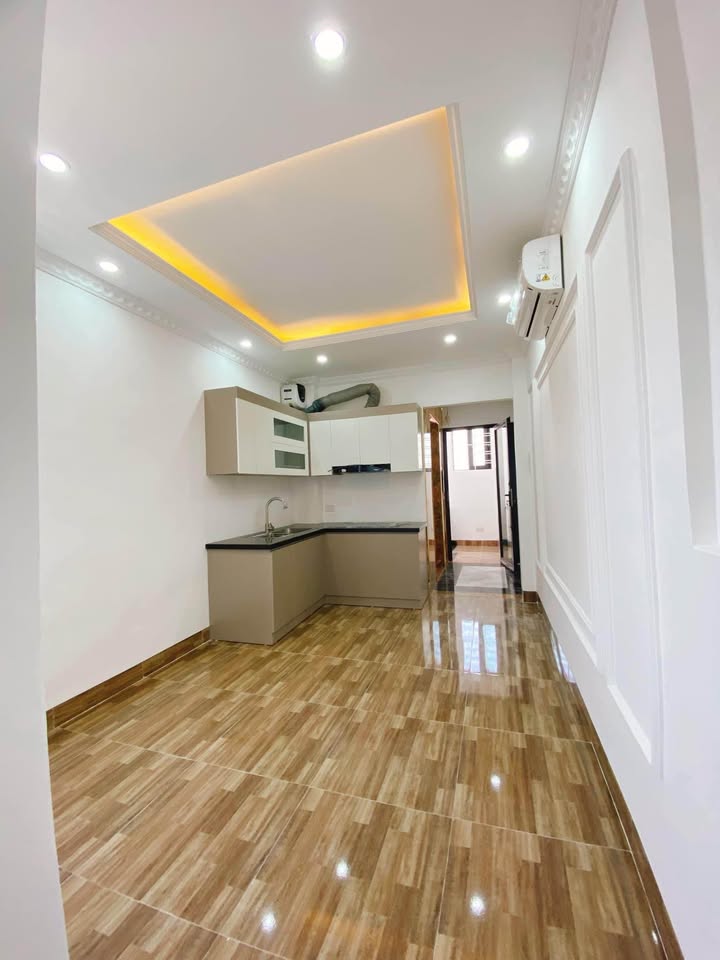 Nhà 6 tầng Đội Cấn 33m² giá 6.25 tỷ - Thiết kế hiện đại, sẵn sàng vào ở!