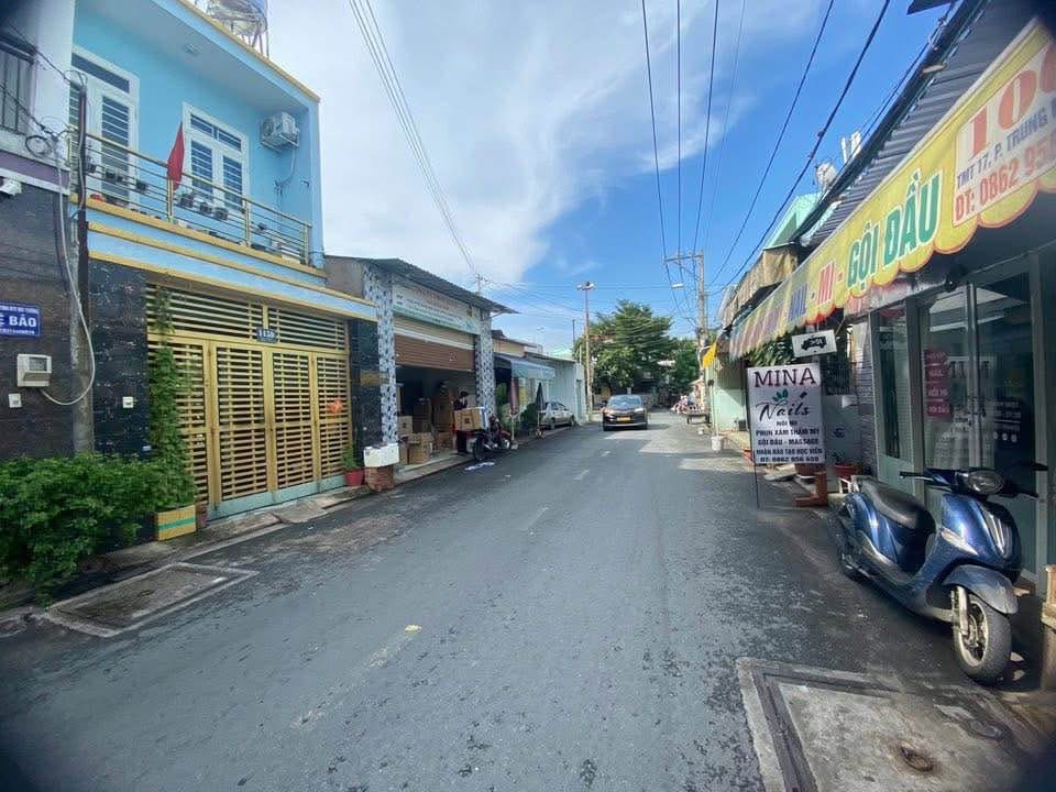 Cho thuê mặt tiền kinh doanh đường Trung Mỹ Tây 17, Q.12 - Nhà 1 trệt 1 lầu, giá 11 triệu/tháng!