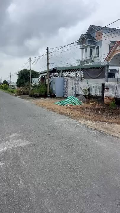 Nhà 1 trệt 1 lầu Hòa Phú 156m² giá 2.4 tỷ - Chính chủ tặng full nội thất!