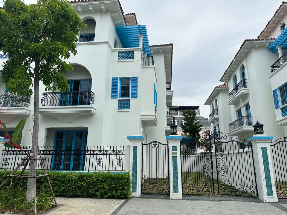 Villa Hạ Long 227m² giá thỏa thuận - Vị trí siêu trung tâm chỉ vài bước đến bãi tắm!