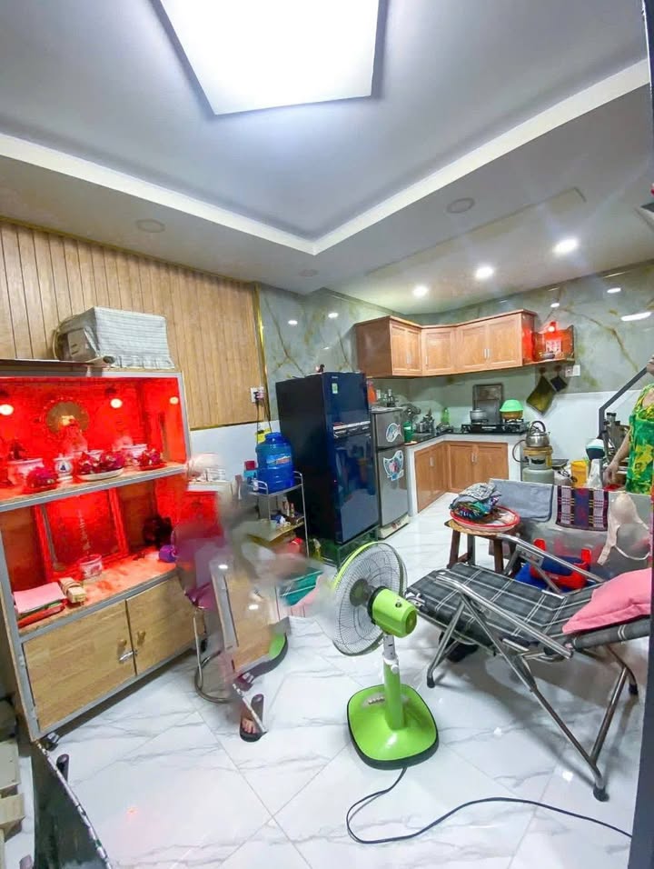 Nhà phố Quận 10 21m² giá 3.65 tỷ - Thiết kế 3 tầng, hẻm thông thoáng