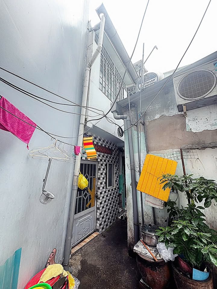 Nhà riêng Khánh Hội Q4 6m² giá 869 triệu - Sổ hồng chính chủ, ngay trung tâm!