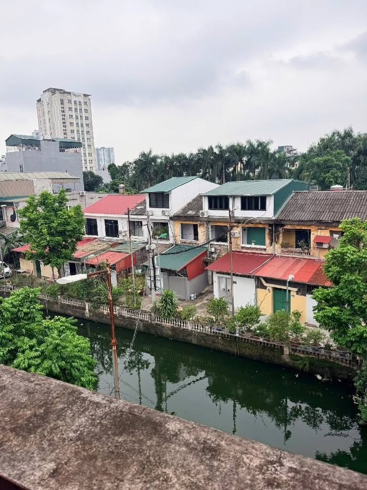 Đất 58m² Đại Mỗ giá 8 tỷ - Tặng nhà 3 tầng view Hồ hiếm có!