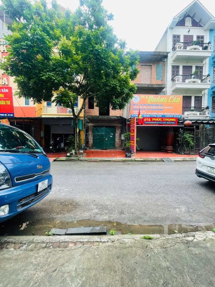 Nhà xây thô 3 tầng Từ Sơn 100m² giá 11 tỷ - Tiềm năng tăng giá cao!