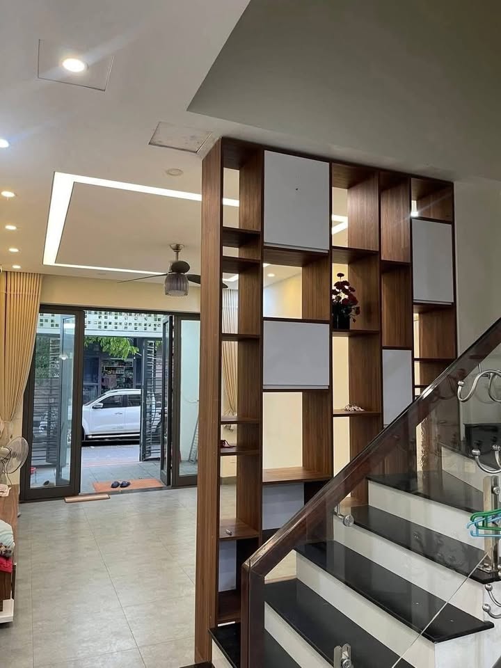 Cho thuê nhà liền kề Vinaconex 21 Quang Trung 60m² giá 20 triệu - Nhà mới đẹp, tiện nghi!