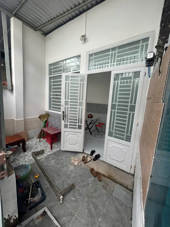 Nhà nguyên căn hẻm ô tô Hoàng Quốc Việt, 64m² giá 4 triệu/tháng - Tiện nghi đầy đủ!