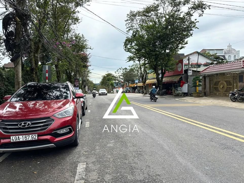 Nhà mặt tiền Quang Trung Đà Lạt 128m² giá 29.9 tỷ - Kinh doanh sầm uất!