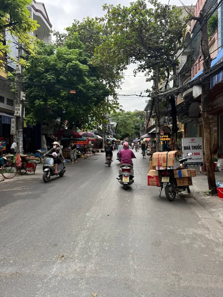 FrontHouse đường Hồ Sen Lê Chân 125m² giá 8 tỷ - Đầu tư sinh lời ngay!