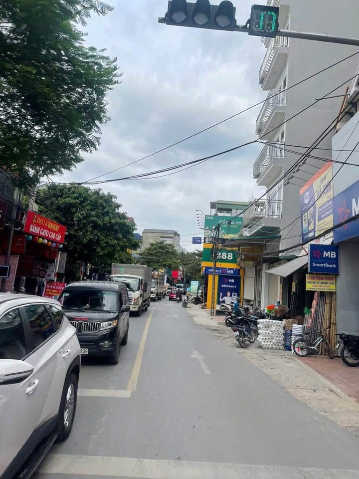 Đất nền tại Văn Miếu, Đống Đa 40m² giá 6.95 tỷ - Khu vực sầm uất, tiện ích đầy đủ!