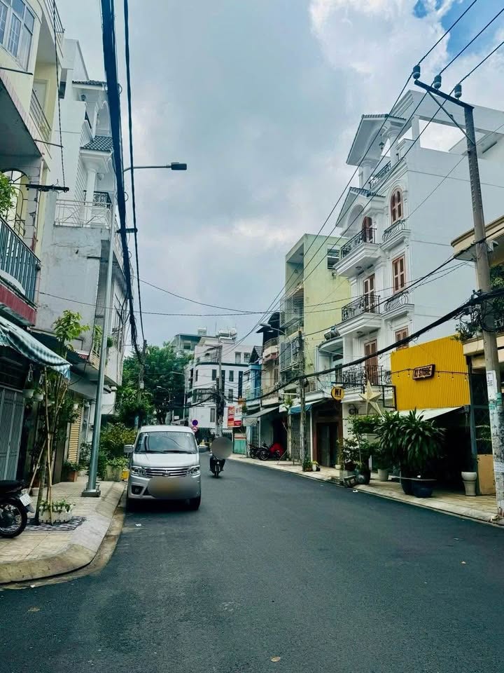 Nhà phố Tân Phú 52m² giá 10.6 tỷ - Mặt tiền kinh doanh sầm uất!