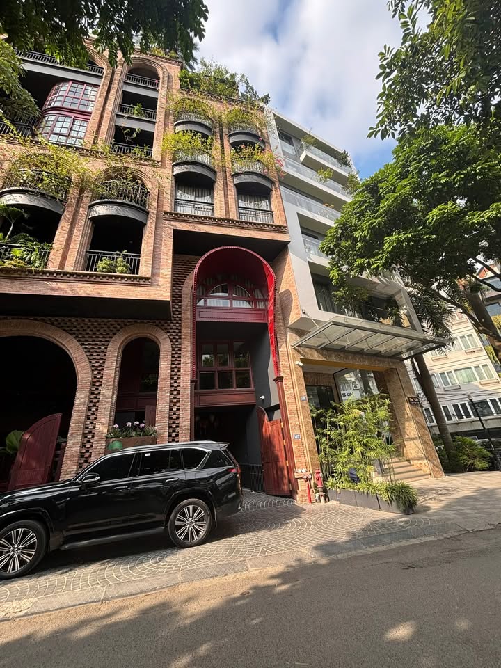 FrontHouse mặt phố Lê Duẩn 77m² giá 44 tỷ - Kinh doanh đỉnh cao view Hồ Ba Mẫu!