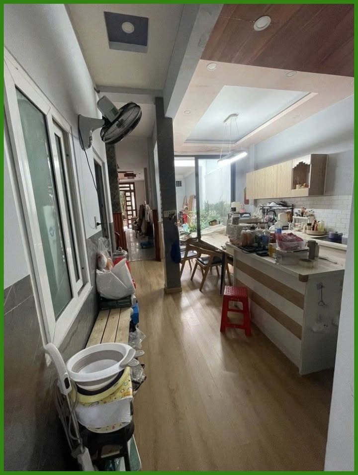 Nhà cho thuê tại đường Văn Chung, quận Tân Bình, diện tích 140m² - Thích hợp làm văn phòng!