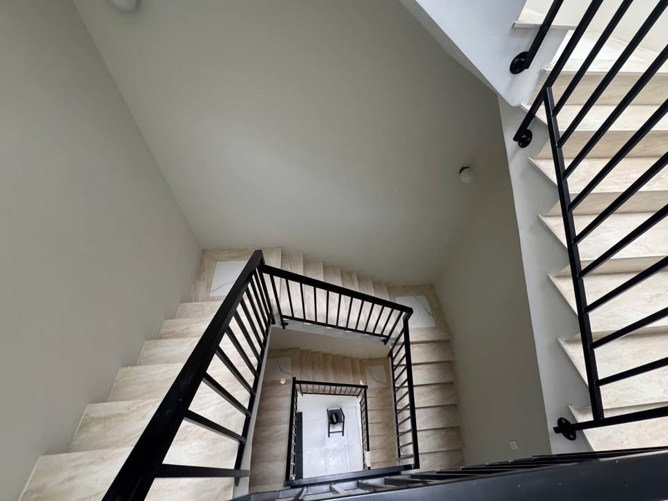 Nhà cho thuê 4 tầng VCN Phước Long 2, 100m² chỉ 25 triệu/tháng - Phù hợp làm văn phòng!