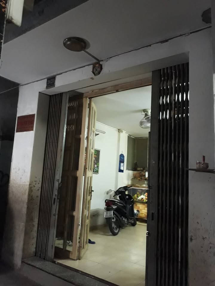 Nhà riêng 2 tầng tại hẻm 204 Trần Phú, Quận 5, giá 4.2 tỷ - Cần bán gấp!