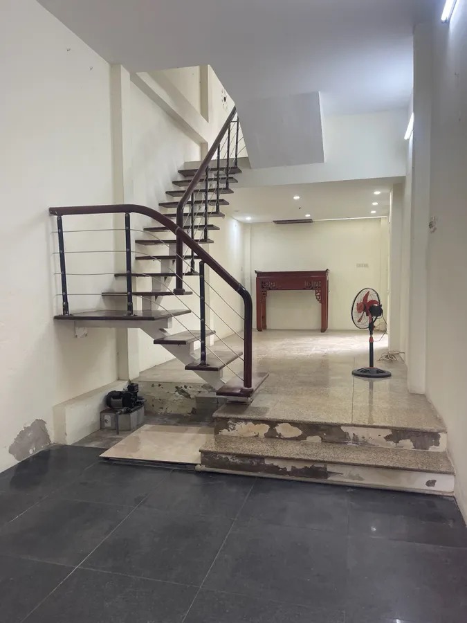 Nhà phố Tân Mai 35m² giá 4,6 tỷ - Khu vực dân cư sầm uất, tiện ích đầy đủ!