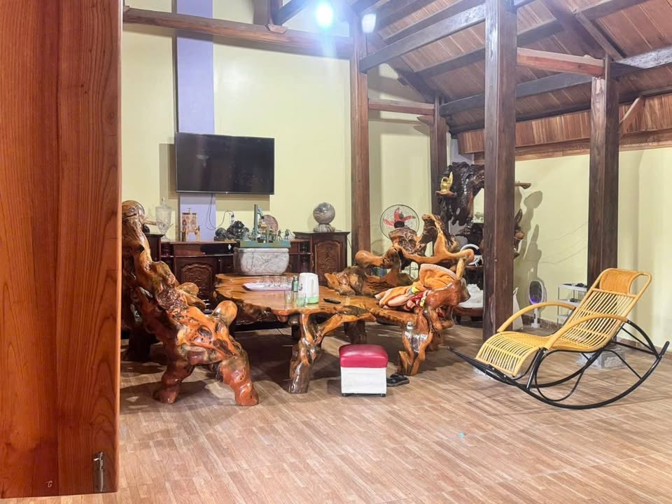 Nhà phố Đạ Huoai 180m² giá 1.8 tỷ - Đầy đủ thổ cư, thương lượng ngay!