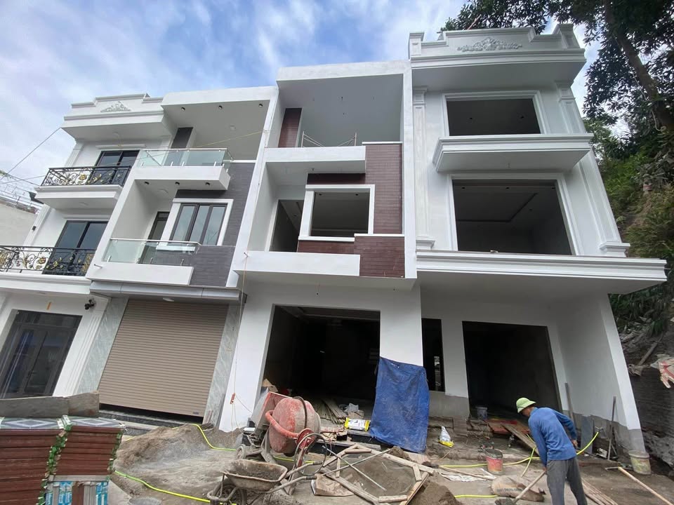 Nhà 3 tầng Cao Thắng, Hạ Long 95m² giá chỉ từ 2.85 tỷ - Ô tô đỗ tận cửa!