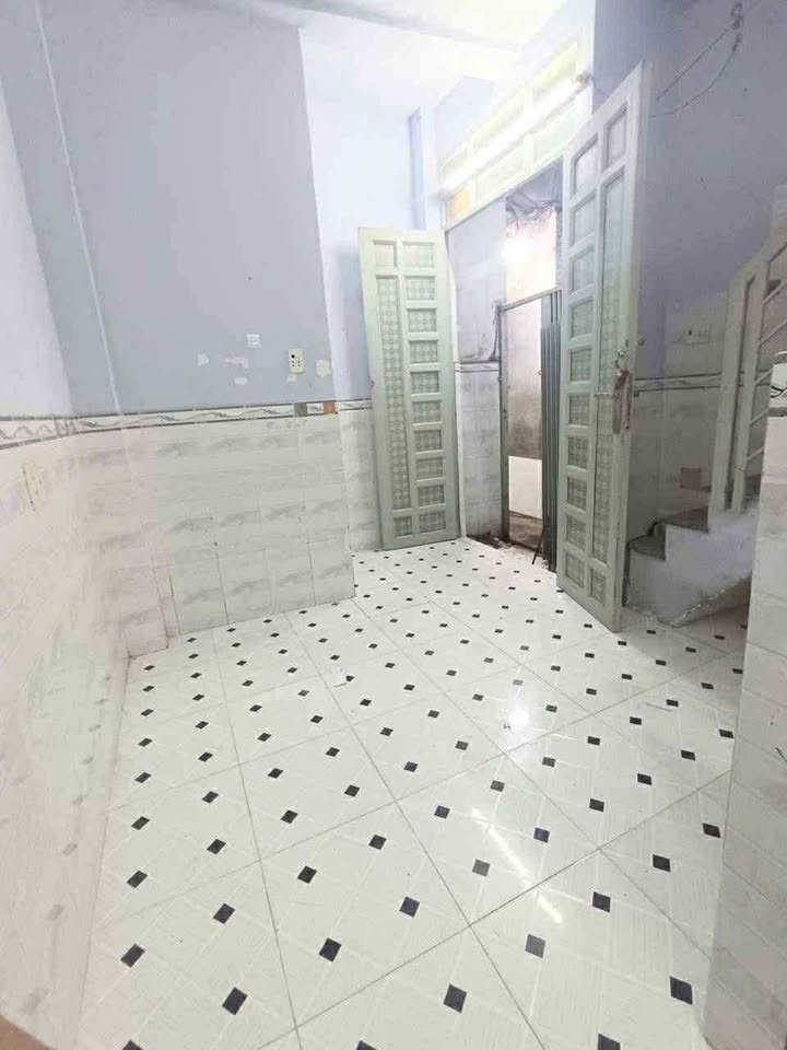 Nhà 1 trệt 1 lầu Hẻm Đoàn Văn Bơ, Quận 4, 14m² giá 1.4 tỷ - Sổ hồng riêng, dọn vào ở ngay!