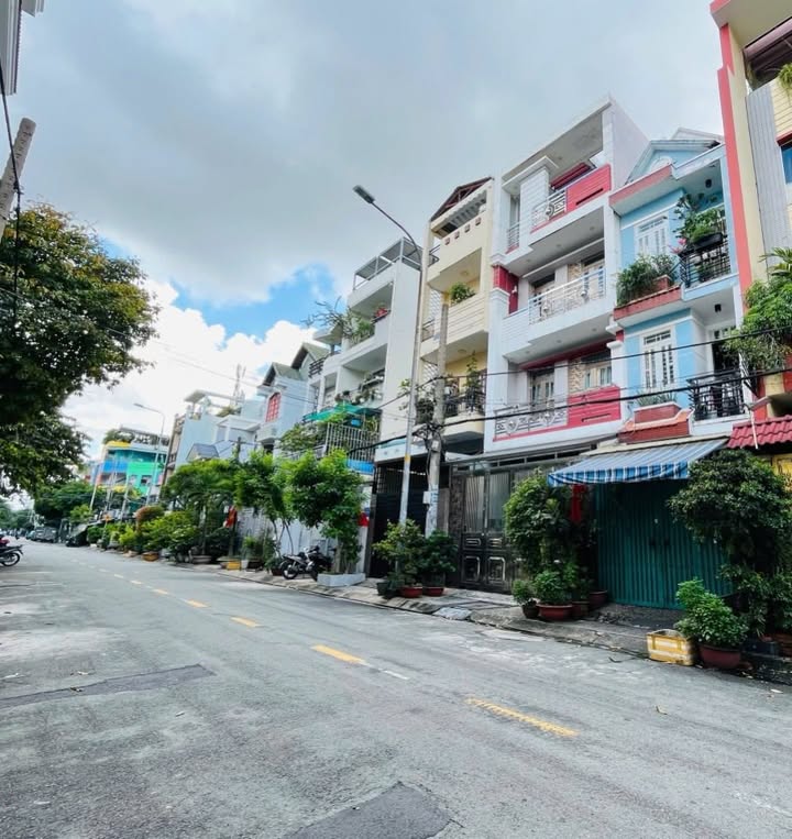 Nhà mặt tiền đường Lê Lâm, Tân Phú 80m² giá 11.8 tỷ - Thiết kế hiện đại, sẵn sàng kinh doanh!