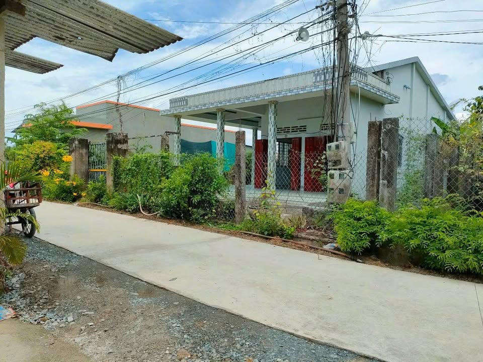 Nhà cấp 4 Gò Công Tây 374m² giá 1.2 tỷ - Sổ hồng chính chủ, tiện nghi đầy đủ!