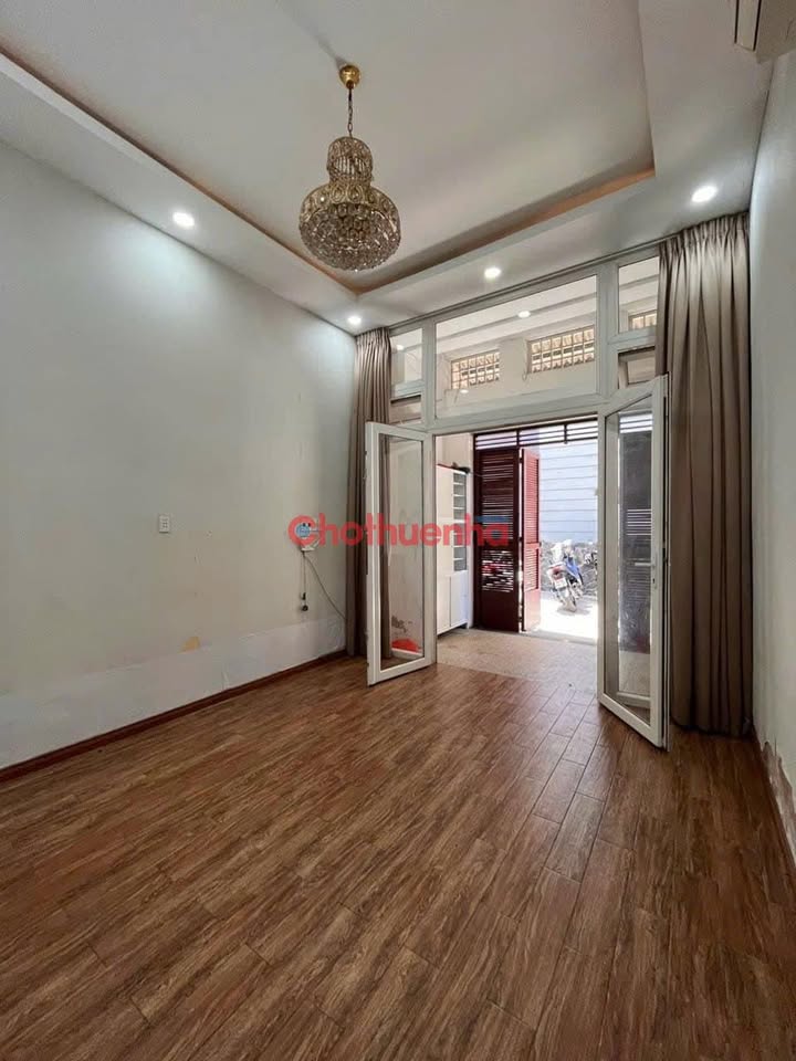 Nhà nguyên căn cho thuê tại Huỳnh Văn Bánh, 60m² chỉ 10 triệu/tháng - Phù hợp mở văn phòng, spa!