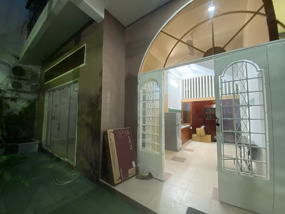 Nhà cho thuê hẻm VIP Bùi Thị Xuân, Quận 1, 100m² - Phù hợp cho văn phòng và gia đình!