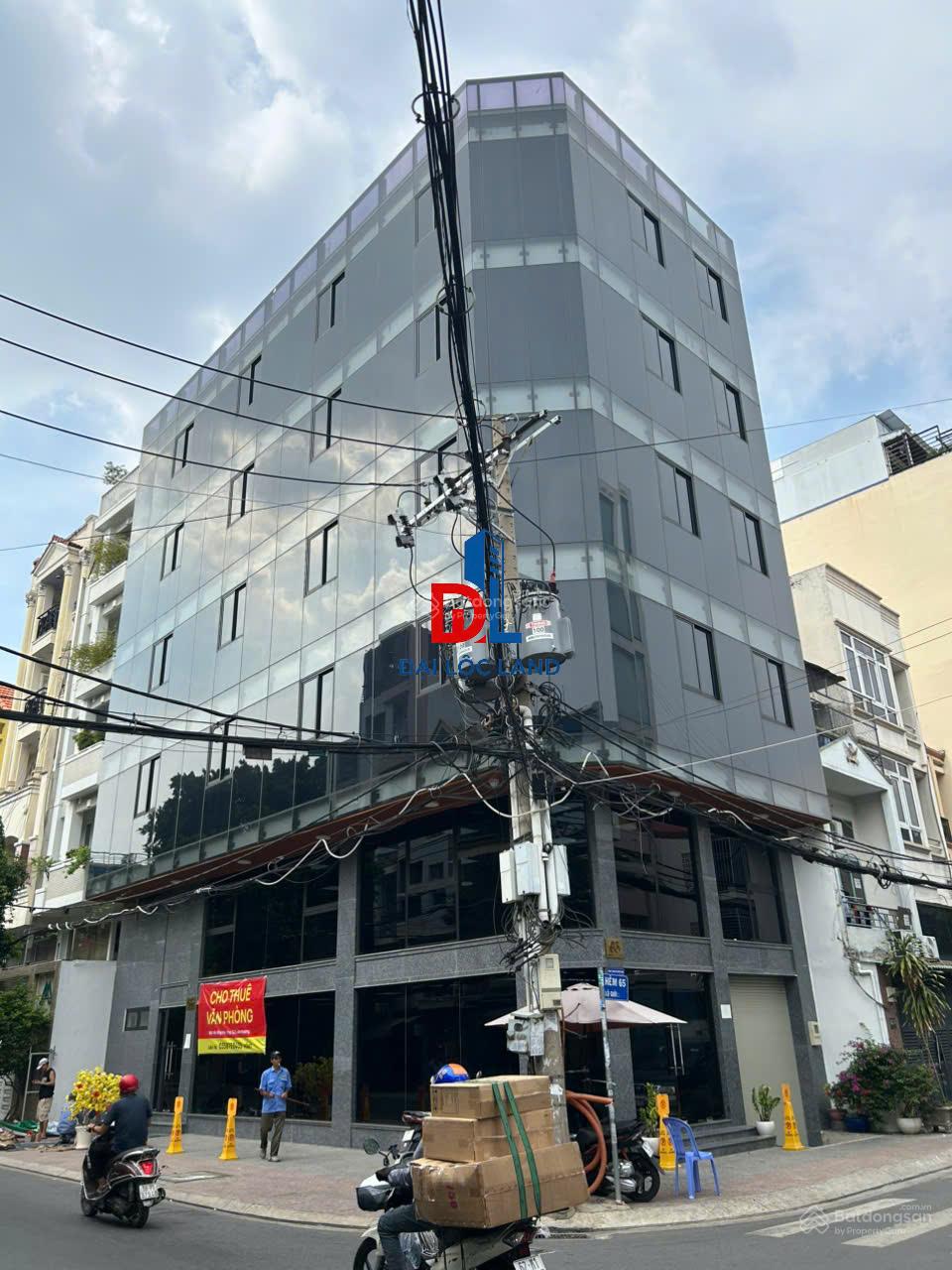 Cho Thuê Tòa Nhà Góc 2 MT Nguyễn Minh Hoàng, Tân Bình 164m² - Vị trí đắc địa, giá tốt!