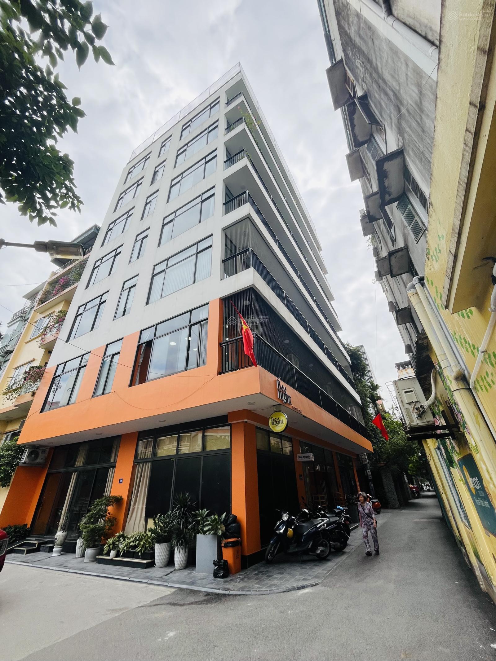 Cho thuê văn phòng 210m² tại Hoàng Quốc Việt - Giá chỉ 27 triệu/tháng